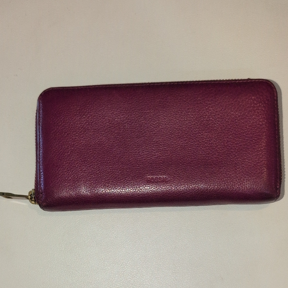 Fossil Logan Cranberry Pebble Leather Zip-Around Wallet